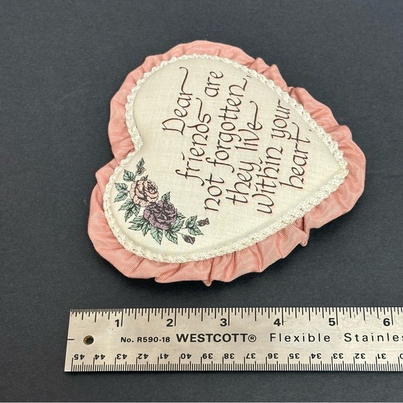 Heart Shape Friends Quote Ruffle Calligraphy Heart Decor 6 in X 6 in Vintage - Picture 9 of 12